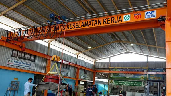 hal penting sebelum memilih konstruksi hoist crane untuk industri dan pergudangan.