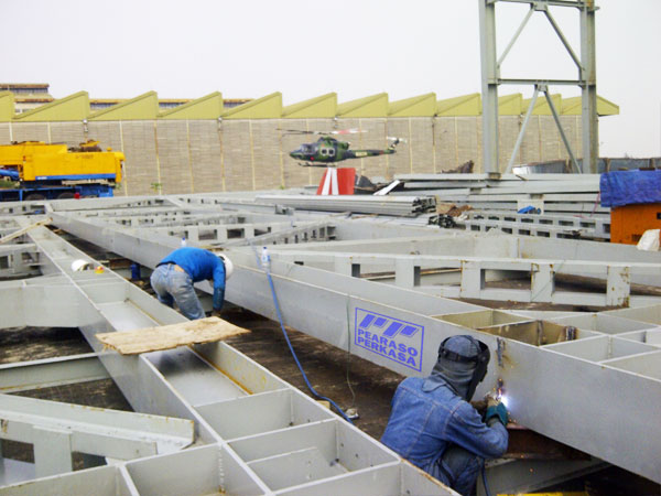 Fabrikasi Konstruksi Pabrik Gudang Hoist Crane