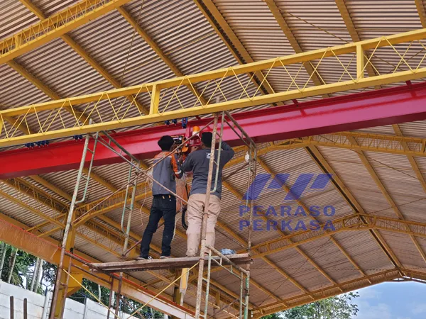 pemasangan mesin hoist dan jalur kelistrikan