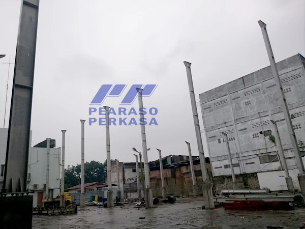 instalasi tiang kolom struktur pabrik terpasang