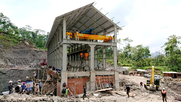 proses instalasi girder dan hoist crane double girder