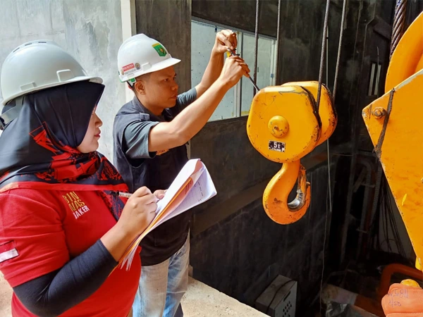 uji riksa hoist crane oleh disnaker